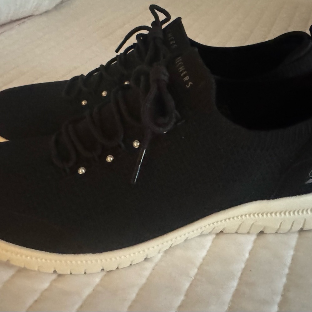 Skechers Women's Black Athletic Sneakers with White Sole Brand New - Picture 2 of 6